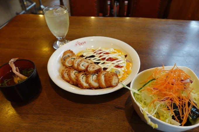 地元ならではの歴史あるカレー屋 てきさす